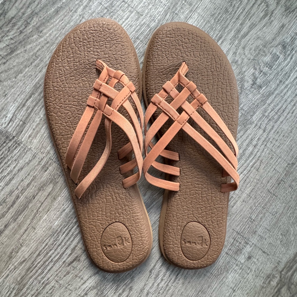 Sanuk Tan Strappy Sandals Approx Size 8.5